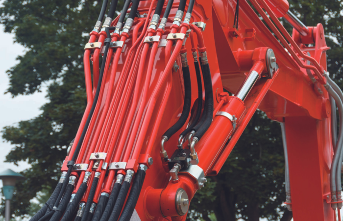 Hydraulik versus Elektromechanik: Warum Fluidtechnik in vielen Anwendungen überlegen ist