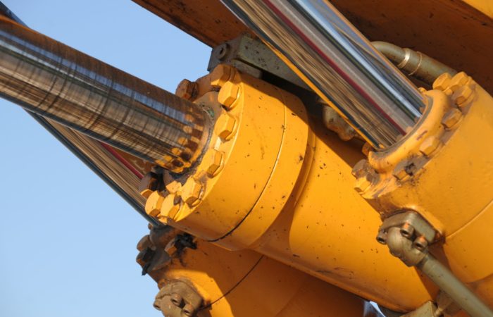 Hydraulik einfach erklärt: So funktioniert die Kraftübertragung mit Öl