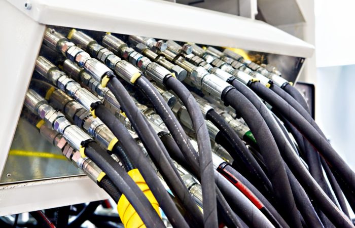 Verschiedene Schlaucharten in der Hydraulik